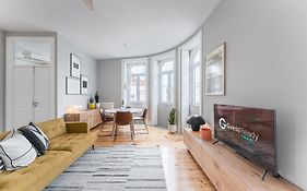 Guestready - Colorful Apt Near Agosto Station